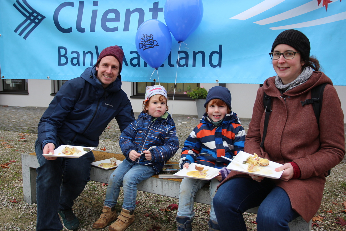 Clientis Bank Aareland feierte mit Raclette